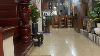 Chuyển về quê ở, chính chủ cần bán nhà mặt phố Nam Dư