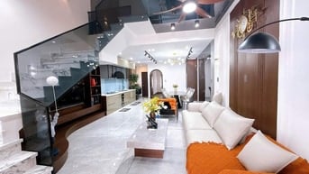 Cho con vốn bán nhà Lý Phục Man, Quận 7. Giao Huỳnh Tấn Phát