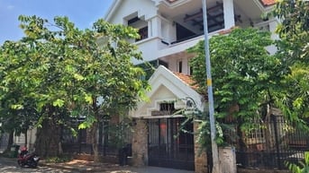 Cho thuê Villa 2 mặt tiền khu compound Nguyễn văn Hưởng, p. Thảo Điền