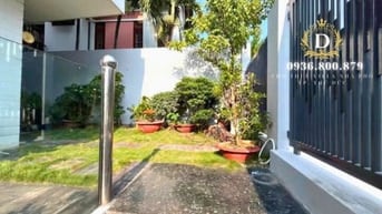 Biệt thự sân vườn, hồ bơi, sàn trống, hầm 3 lầu 200m2
