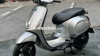 Đẳng cấp sprint màu bạc đèn vuông