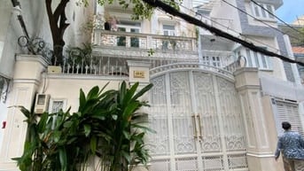 Bán nhà mặt tiền đường  12M Ca Văn Thỉnh, P.14, Tân Bình (6m x 28m côn