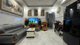 Chỉ 4,7 tỷ ngay Hoàng Quốc Việt, DT 4x10m