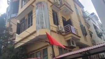 Bán nhà lo góc phố Võng Thị. Oto thông ra Hồ Tây.