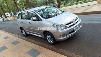 Toyota Innova 2011 G - 196 km
