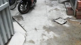 Giá rẻ! Nhà cấp 4, DT: 3,9m x 15,5m, gác lửng