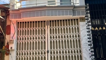 Giá rẻ! Nhà cấp 4, DT: 3,9m x 15,5m, gác lửng