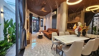 BÁN NHÀ ĐẸP  LÔ GỐC ,4 LẦU 3PN ,SHR HOÀN CÔNG ,PHẠM HỮU LẦU, QUẬN 7