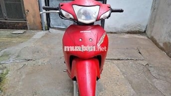 Wave a 100 màu đỏ biển Hà Nội