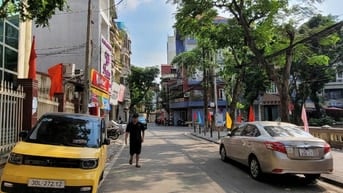 BÁN GẤP NHÀ ĐẤT: Đường Cầu giấy Quận Cầu giấy 8x8 mặt tiền 75m2 lô g