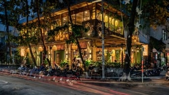 sang quán cf  tam 500 m2  ngay cổng của DH CÔNG NGHIỆP 4 VÀ CÓ  KHÁCH 