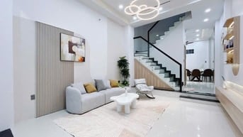 Nhà mới Full Nội Thất, DT 4,2x16m. Hẻm xe hơi 