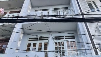 Cho thuê nhà nguyên căn , 1 trệt , 3 lầu , P12 , QGV