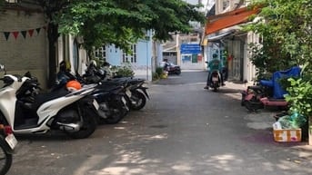 Cho thuê nhà nguyên căn hẻm 386 Lê văn sỹ phường 14 quận 3