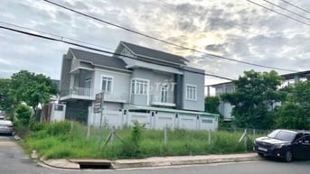Chú 2 cần bán gấp LÔ GÓC 216m2 Đường số 9 Thị Trấn Củ CHI 420TR SHR