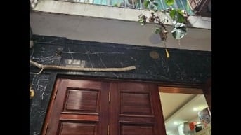 Chị thuê nhà trong ngõ phố Hàng Chuối