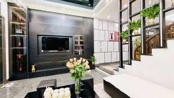 NHÀ MỚI KÍNH KOONG, GẦN PHỐ, FULL NỘI THẤT, NHIỀU TIỆN ÍCH XUNG QUANH