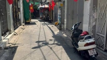 Nhà Nguyễn Sỹ Sách HXH thông đối diện chợ Tân Trụ, phường 15, Tân Bình