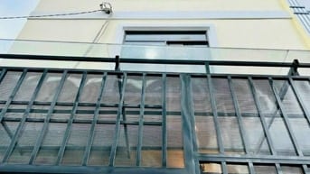 Nhà ngộp hẻm oto 6m đường Đề Thám quận 1.Giá 2.350 tỷ Dt 27m2 sổ riêng
