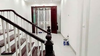 Bán gấp nhà Cầu Giấy, ô tô đỗ cổng, 5 tầng, giá nhỉnh 12 tỷ