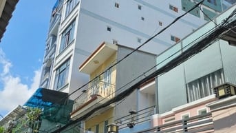 Bán nhà quận 7, xe hơi đậu cửa, 70m2, 3 tầng, chỉ 6.5 tỷ