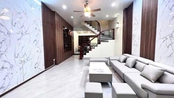 🔹 Siêu Phẩm Cầu Giấy – Nhà 5 Tầng Thang Máy – Hai Mặt Thoáng – Sổ Đỏ 