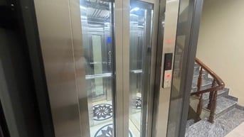 CHO THUÊ PHÒNG MỚI TINH CHƯA BÓC SEAL CÓ THANG MÁY CẠNH CHỢ VĂN LA