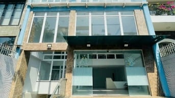 Cho thuê nhà 17/10 Nguyễn Huy Tưởng, Hầm, 4 Tầng, ST, 1400m2 chỉ 200tr