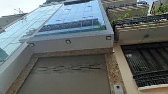 Cho thuê tòa nhà Nguyên Hồng:70m2, 8 tầng, giá 75tr