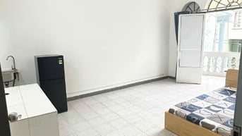 Phòng đẹp bancon - 21/1 đường Trường Sơn, P4, Q. Tân Bình Có máy lạnh