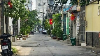 Bán nhà đường Bình Trị Đông, HXH, xe tải bốc hàng. Dt: 4.2x13m, 3 tầng