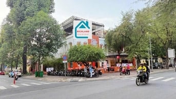 Cho thuê nhà GÓC 2MT: 40 Võ Văn Tần, P.Võ Thị Sáu,Q3- Diện tích: 15x20