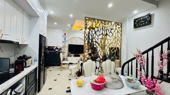 NHÀ VIP- HIẾM- HOÀNG HOA THÁM THÔNG ĐỘI CẤN (8t)