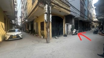 Bán đất tặng nhà Cấp 4, ngõ ô tô, gần 3 trường DH, Học viện tài chính