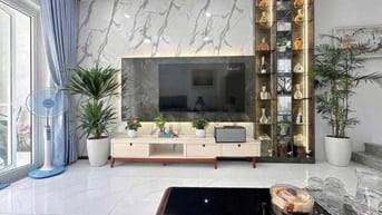 Nhà hẻm rộng xe hơi vào tới cửa đường Hoàng Xuân Nhị, Tân Phú