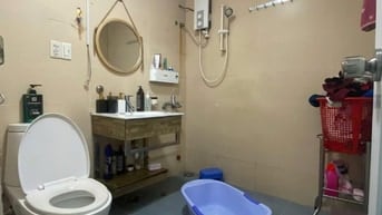 Chung cư D5, P25, Bình Thạnh: 2pn, 76m2, ban công 10tr/th