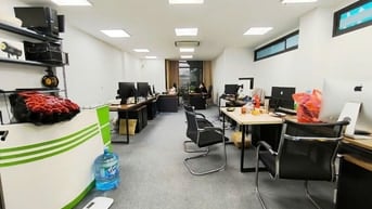 7 tầng thang máy_ Mặt Phố, vỉa hè rộng 4 ô tô đỗ, sổ đẹp trước sau