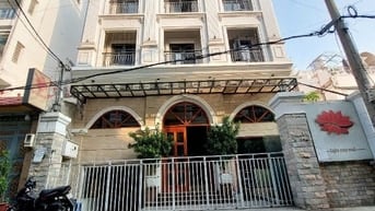 Bán gấp tòa nhà kế Vạn Hạnh Mall Quận 10, DT 10,5m x 21m, 1 hầm 7 lầu
