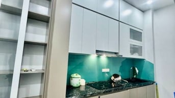 Bán gấp nhà Phố Cầu Giấy, sổ nở hậu, 5 tầng dân xây kiên cố, ô tô đỗ c