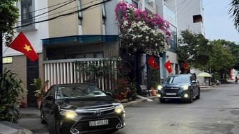 CHO THUÊ NHÀ NGUYÊN CĂN 4 TẦNG, VỪA LÀM CTY VỪA Ở, TIVI, MÁY LẠNH, 