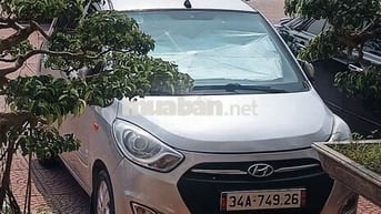 Xe i10 đang đi làm cho ae dùng