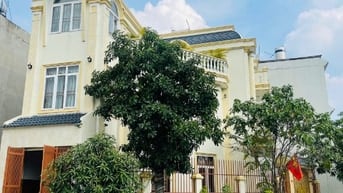 Nhà phố giá rẻ, nằm trong KDC cao cấp tại Tp Dĩ An.
