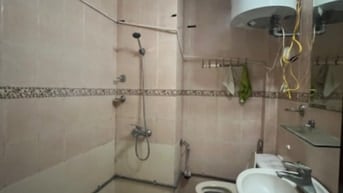 Nhà 2T cũ vị trí đẹp phố Lý Nam Đế oto đỗ dt 50m mt 4,8m sát mặt phố