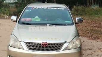 Toyota Innova 2006 G - 215000 km