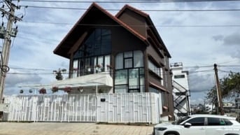 Bán đất villa mặt tiền 250m2 Bạch Đằng có nhà cấp 4 quán cà phê đẹp