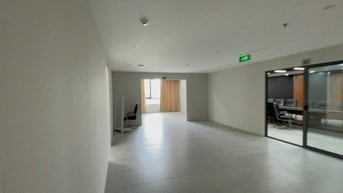 Văn phòng 300 m2 trống sẵn tại trunâm, sẵn phòng họp, đầy đủ tiện nghi