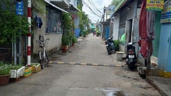 Cần bán gấp nhà trệt gác gổ hẽm 167 đường Lê Hồng Phong, TP Sóc Trăng.