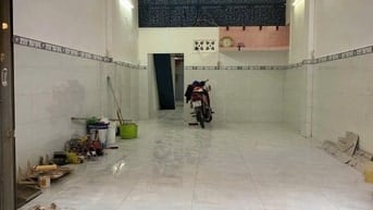 Cho thuê nhà mặt tiền Cao Văn Lầu, P.2, Q.6 giá 20tr