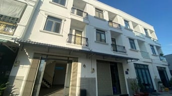Cho thuê nhà phố An Dương Vương 4PN, 2WC, giá 13tr/tháng, ở liền.