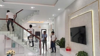 BÁN NHÀ MẶT TIỀN ĐƯỜNG HÙNG VƯƠNG, GIÁ CHỈ 2,34 TỶ SỔ HỒNG RIÊNG!